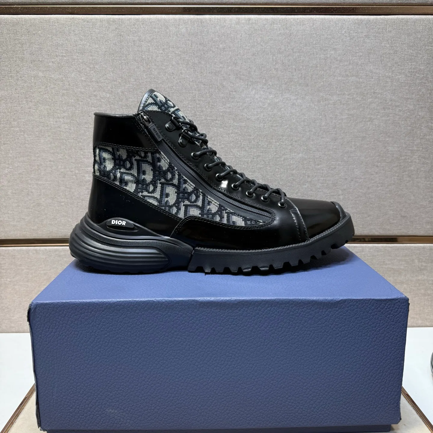 ⬛️Men's shoes 💰p580 [Dior~] Men's casual high-top shoes 2025z cabinet sales simultaneously 🔶Size: 39-44 #️⃣ 🔷2 colors🔜The upper is made of multi-material splicing➕Genuine leather lining, comfortable and breathable, sole: original comfortable and wear-resistant outsole, ⚠️Real shot📱Photographed🎬The real thing is better📢📢📢